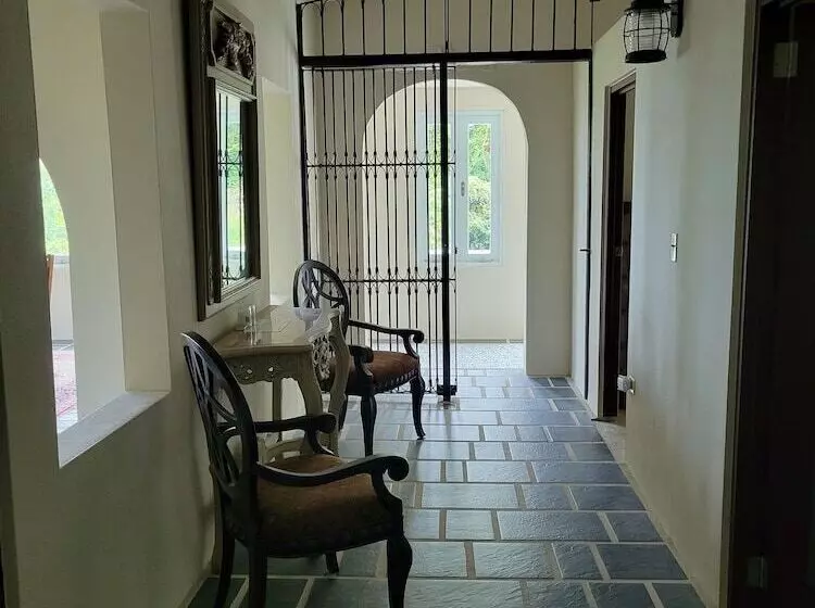 تختخواب و صبحانه Villa Gringo Farms