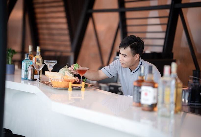 Draco Hotel & Suites