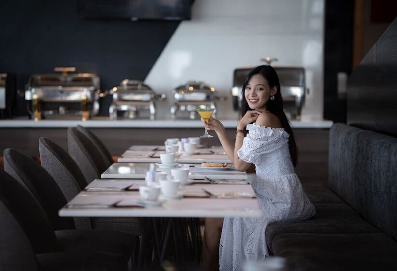 Draco Hotel & Suites