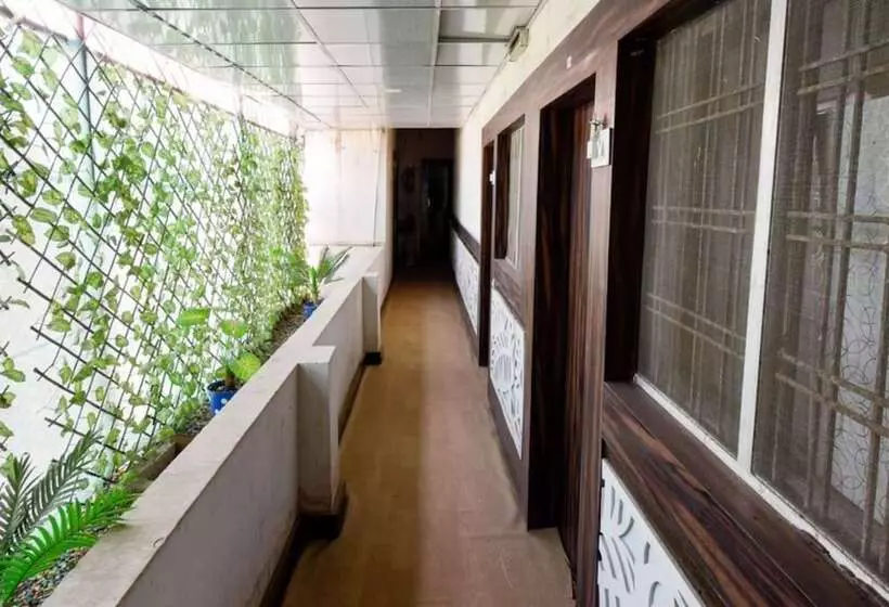 Hotelli Goroomgo Dhingra Residency Jabalpur