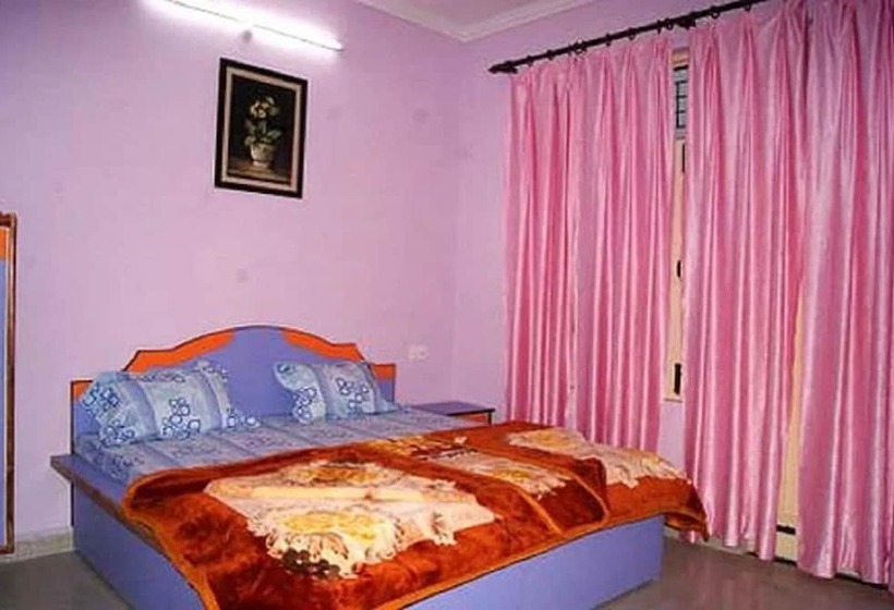 Szálloda Goroomgo Surya Rishikesh