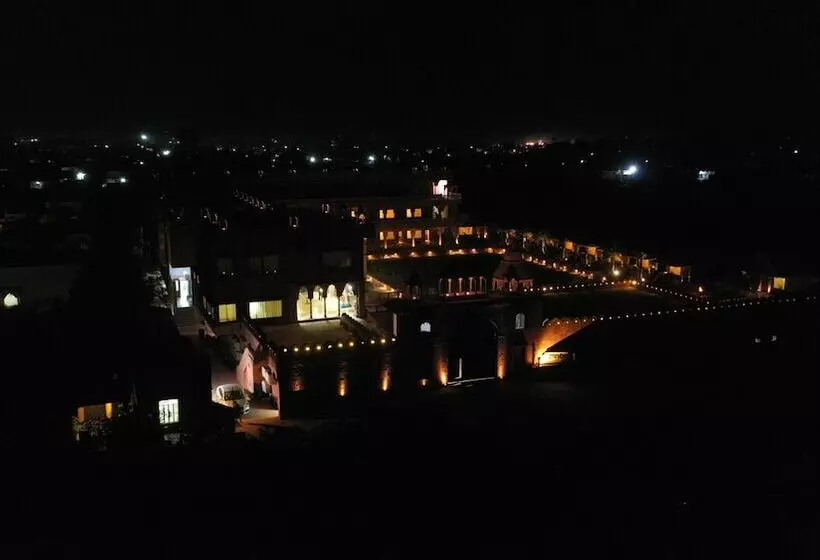 ホテル Puratan Qila