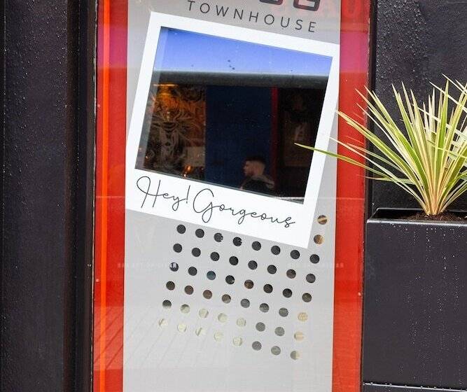 酒店 The Snug Townhouse