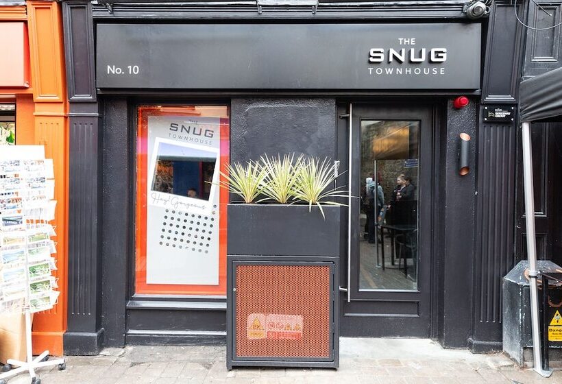 酒店 The Snug Townhouse