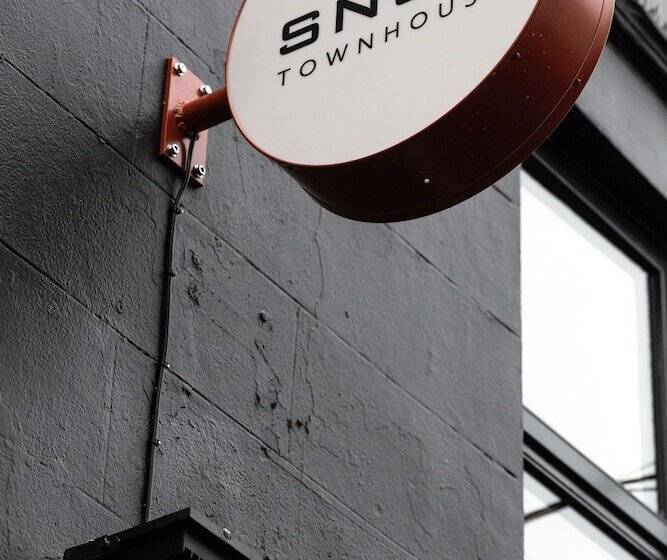 酒店 The Snug Townhouse