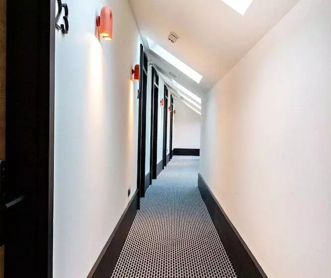 هتل The Snug Townhouse