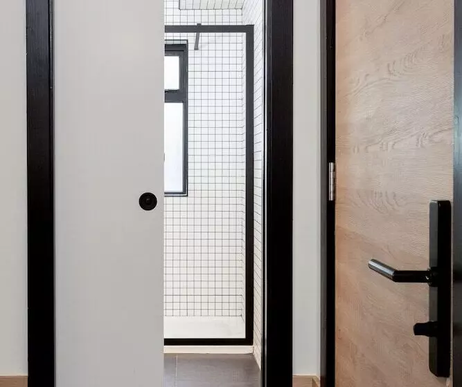 هتل The Snug Townhouse