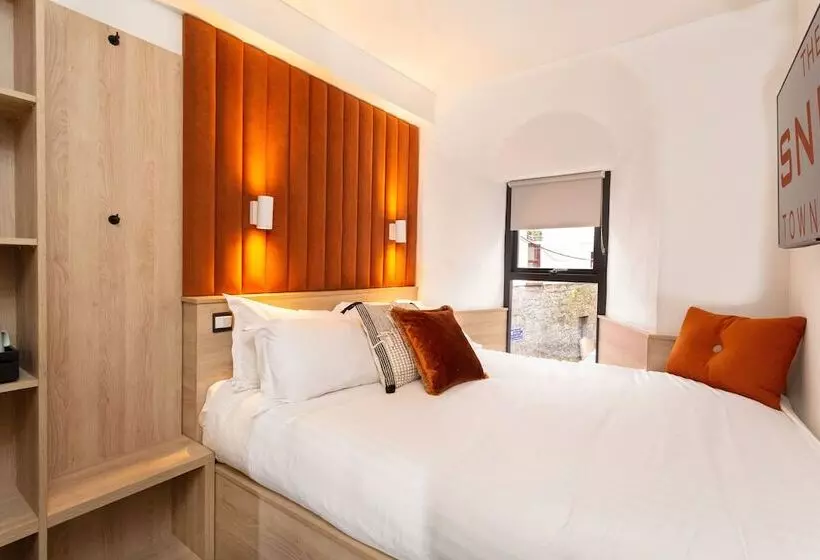 هتل The Snug Townhouse