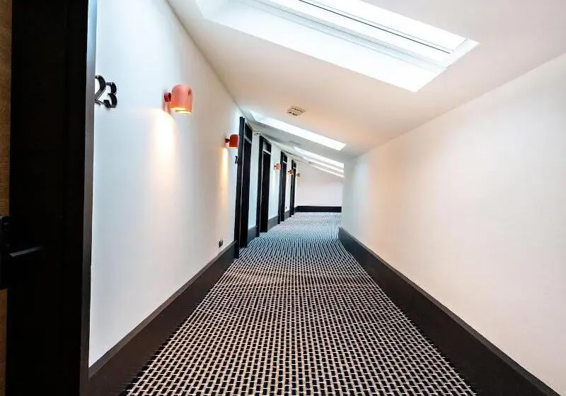 هتل The Snug Townhouse