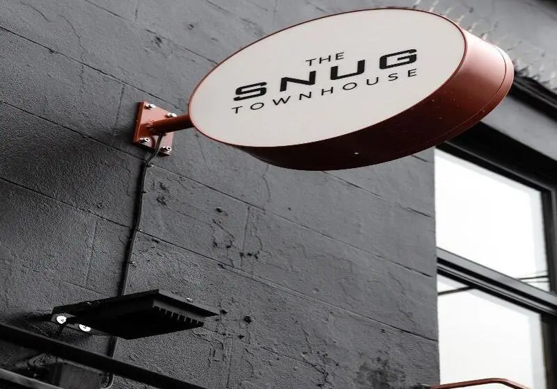 هتل The Snug Townhouse