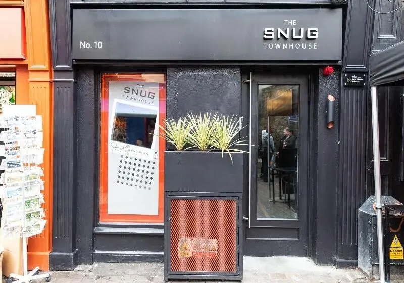 هتل The Snug Townhouse