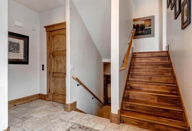 The Lookout 4 Bedrooms Plo 6590 By Kbm