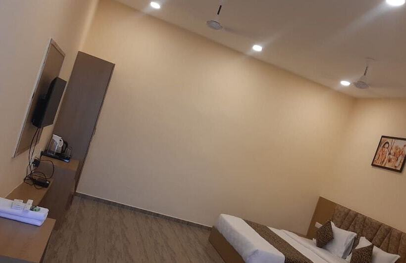 Пансион Fun Park Sanand