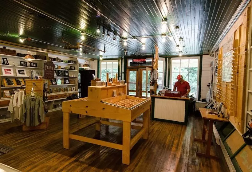 Aamiaismajoitus (B&B) North Branch Outing Club