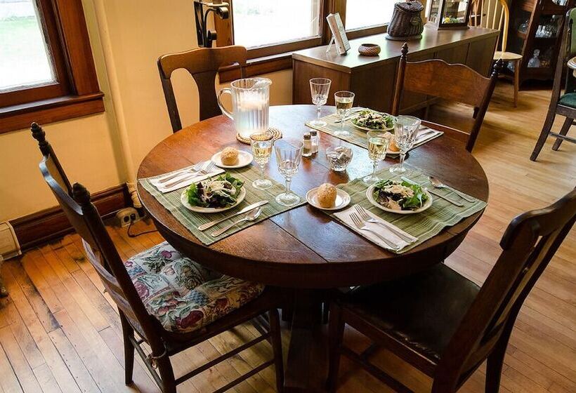 Bed and Breakfast North Branch Outing Club