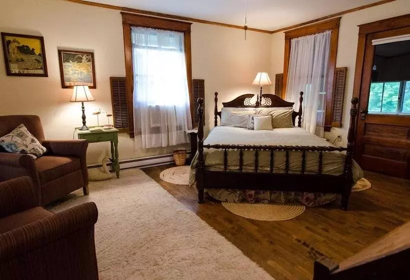 Aamiaismajoitus (B&B) North Branch Outing Club