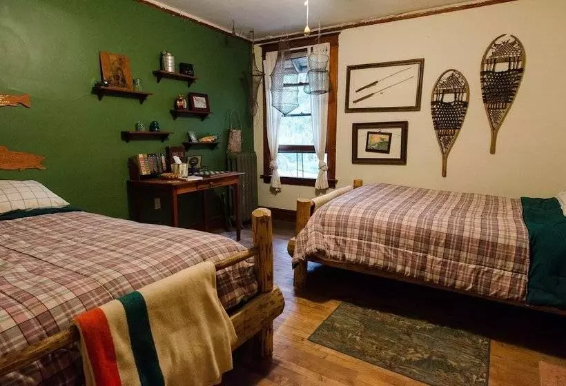 Aamiaismajoitus (B&B) North Branch Outing Club