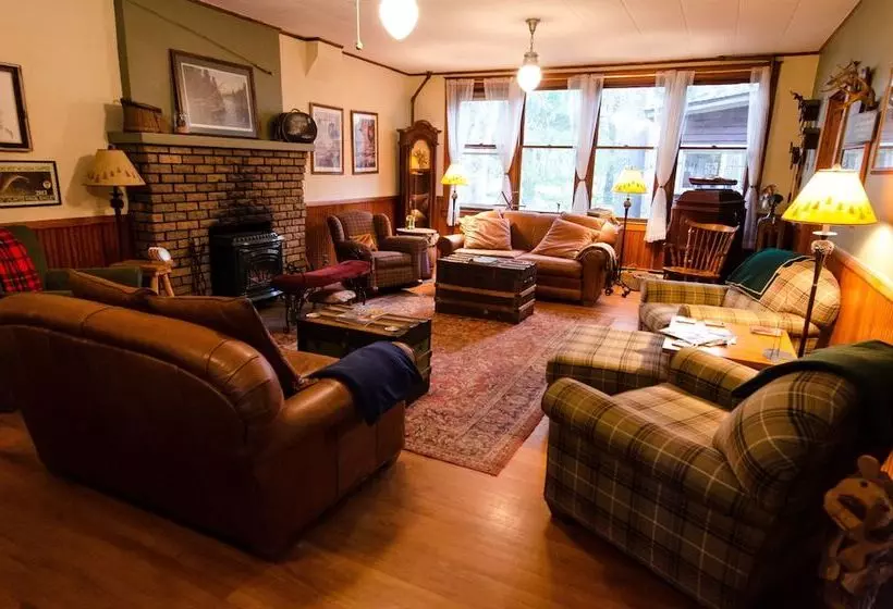 Aamiaismajoitus (B&B) North Branch Outing Club