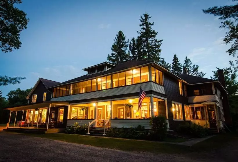 Aamiaismajoitus (B&B) North Branch Outing Club