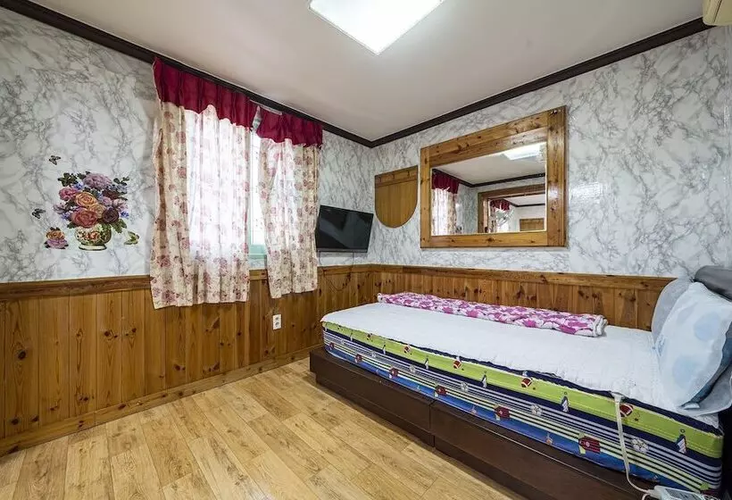 Boryeong Hayan Motel