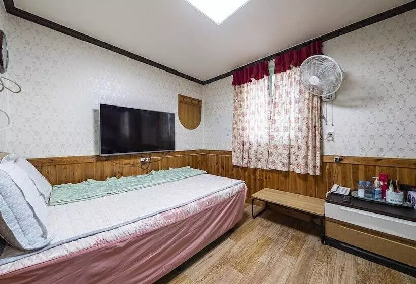 Boryeong Hayan Motel