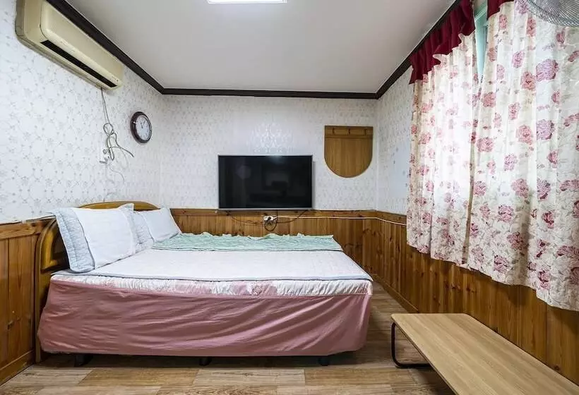 Boryeong Hayan Motel