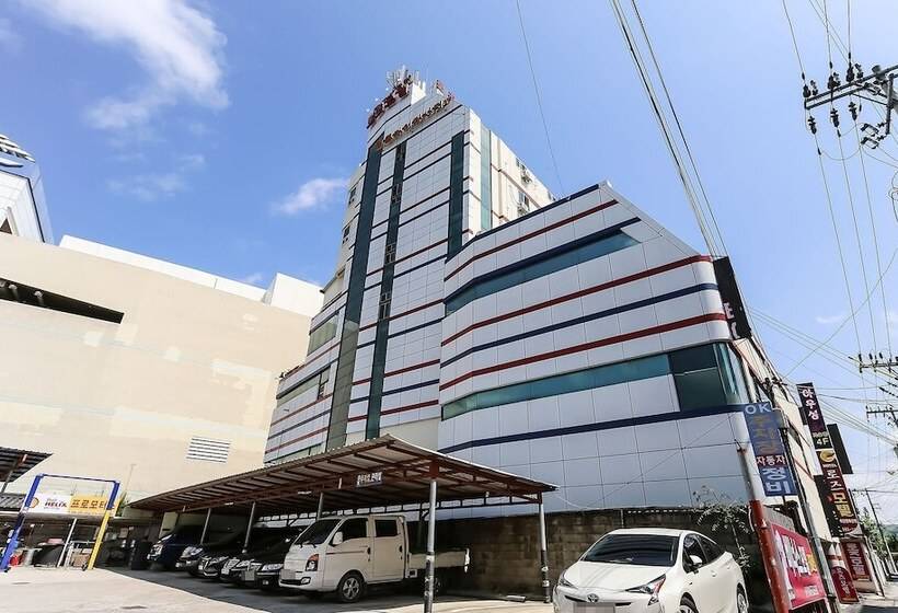 בית מלון כפרי Andong Rose