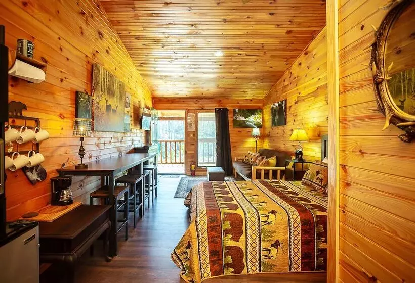 Hotelli Bigfoot Lodge Room Three