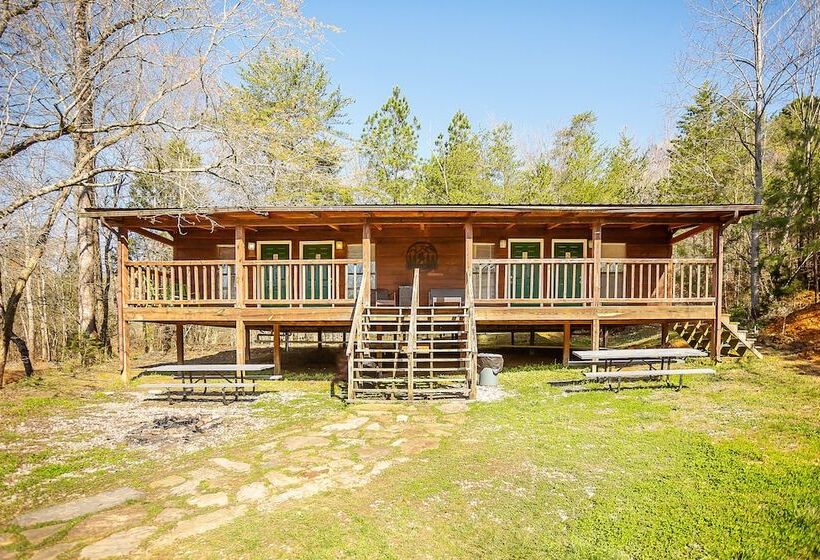 Отель Bigfoot Lodge Room Three