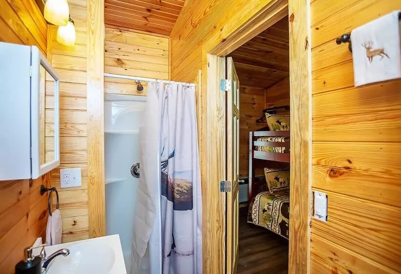 Hotelli Bigfoot Lodge Room Three