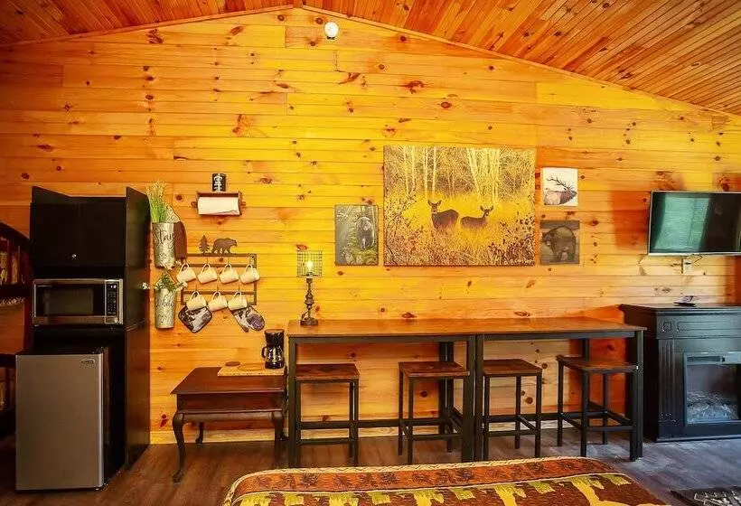 Hotelli Bigfoot Lodge Room Three