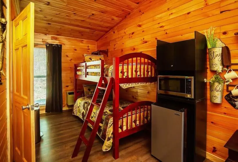 Hotelli Bigfoot Lodge Room Three