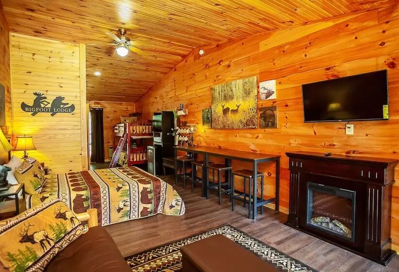 Hotelli Bigfoot Lodge Room Three