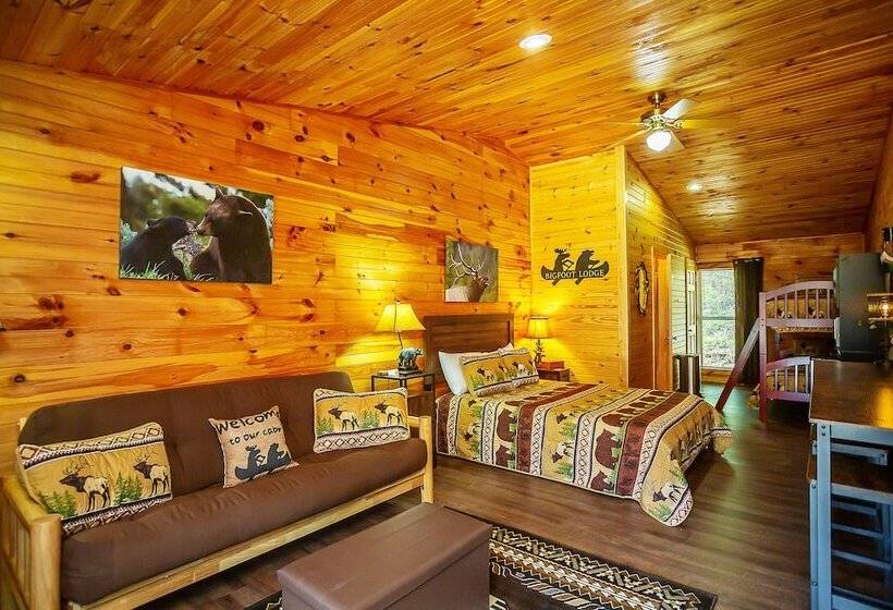 Отель Bigfoot Lodge Room Three