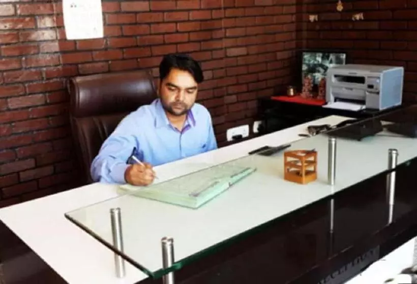 ホテル Grg Kunj Residency Mathura Near Railway Juction 950m