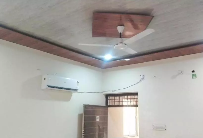 ホテル Grg Kunj Residency Mathura Near Railway Juction 950m