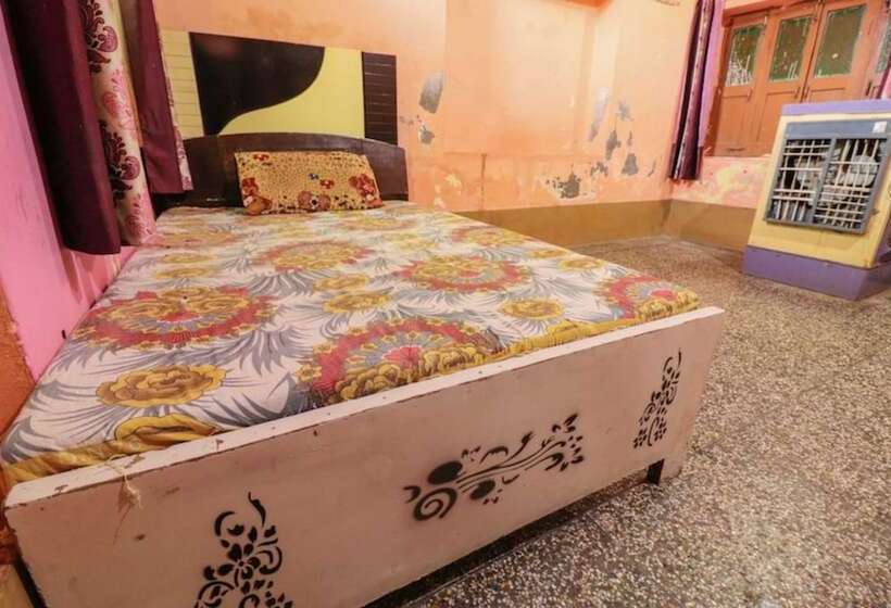 Hotel Goroomgo Laxmi Bhawan Dharamshala Mathura