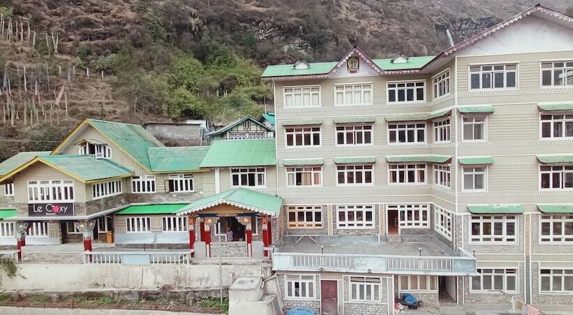 בית מלון כפרי Le Coxy Resort