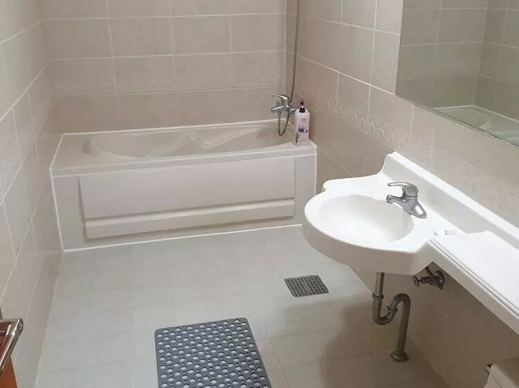 ホテル Munkyung Tourist