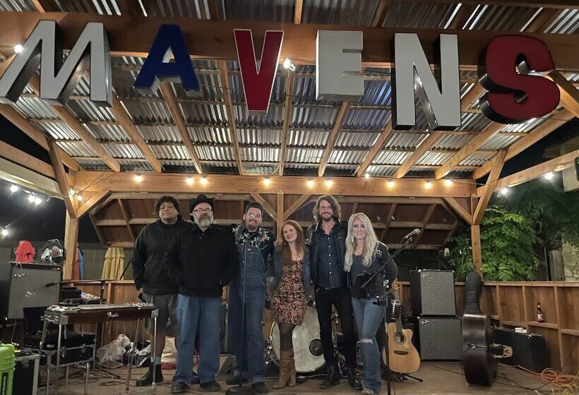 汽车旅馆 Maven S Inn & Grill