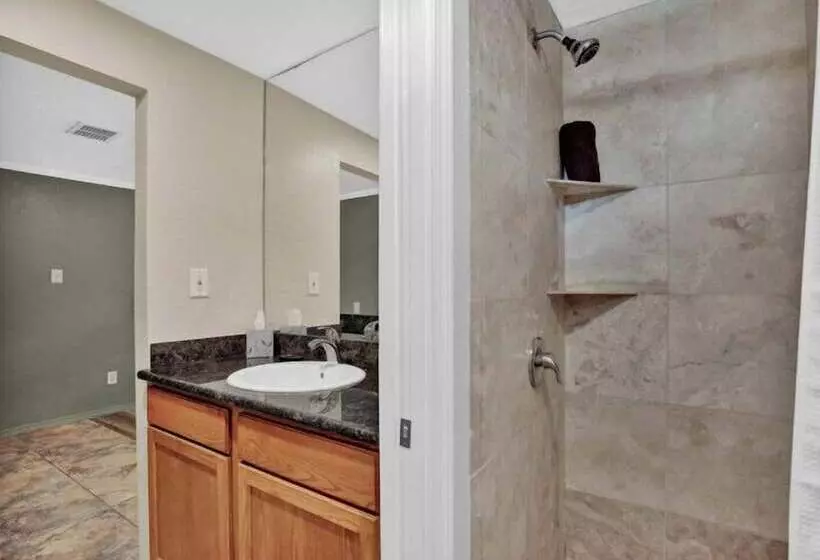 Motelli Maven S Inn & Grill