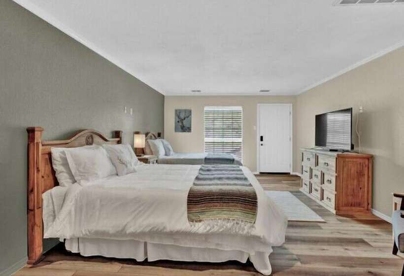 汽车旅馆 Maven S Inn & Grill