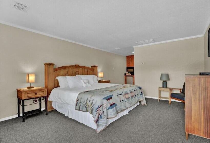 汽车旅馆 Maven S Inn & Grill