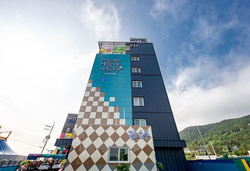 Motel Sacheon Hotel Picnic