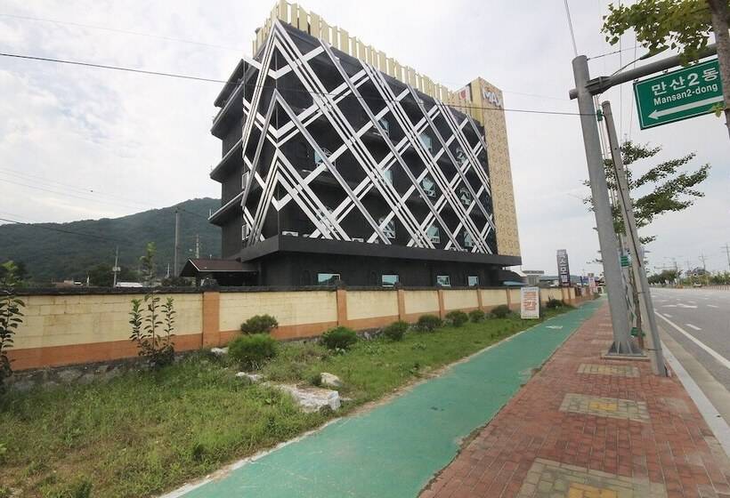 فندق على الطريق Sangju Max