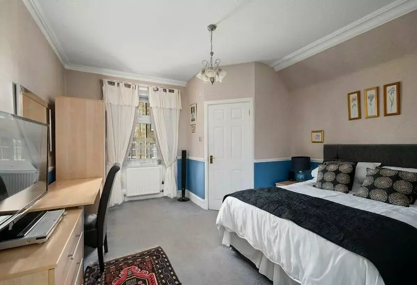 Majatalo Ashley House Guest House