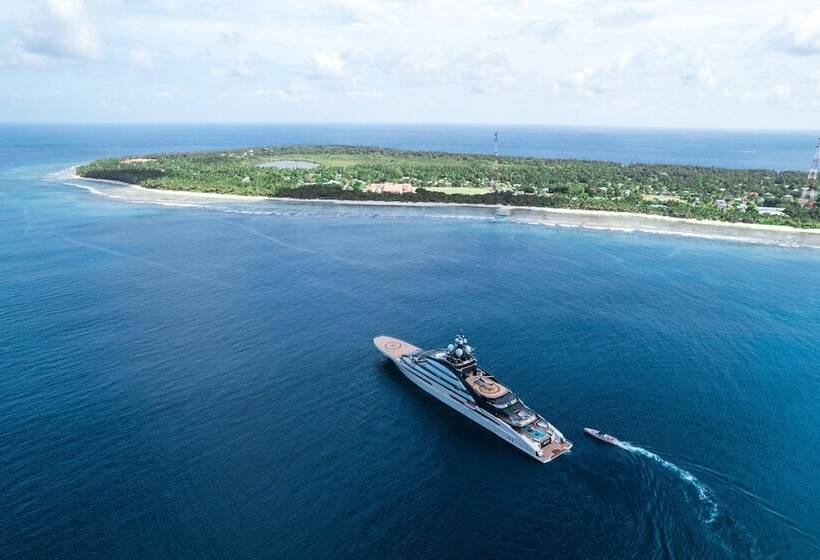 پانسیون Equator Inn