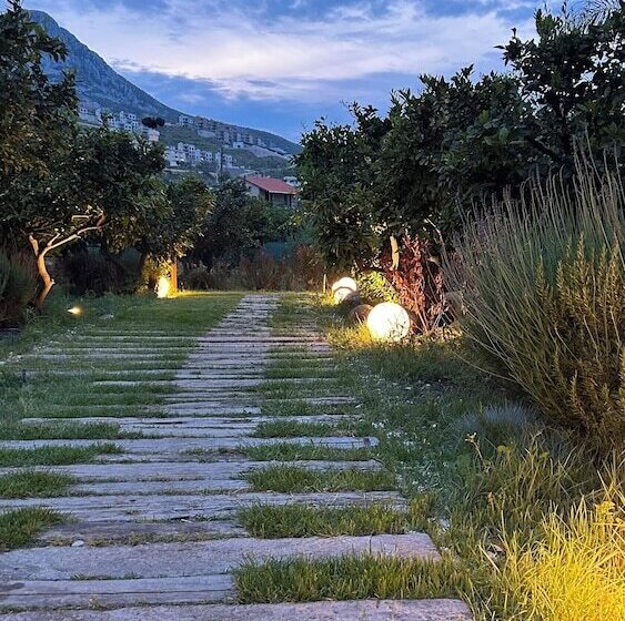 膳宿费 Tiny Town Kuyucak