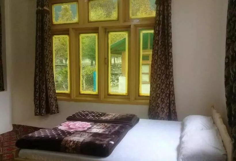 Benazir Hotel Kalash