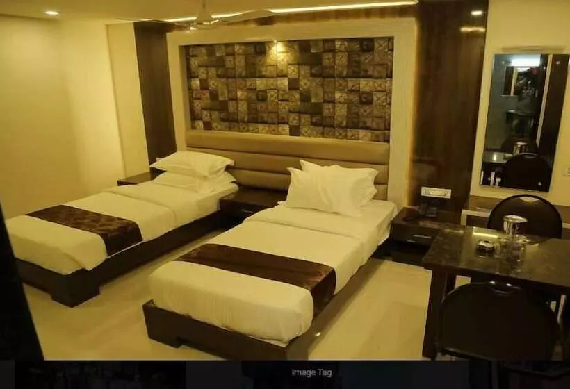 Hotelli Iroomz Pratap Residency